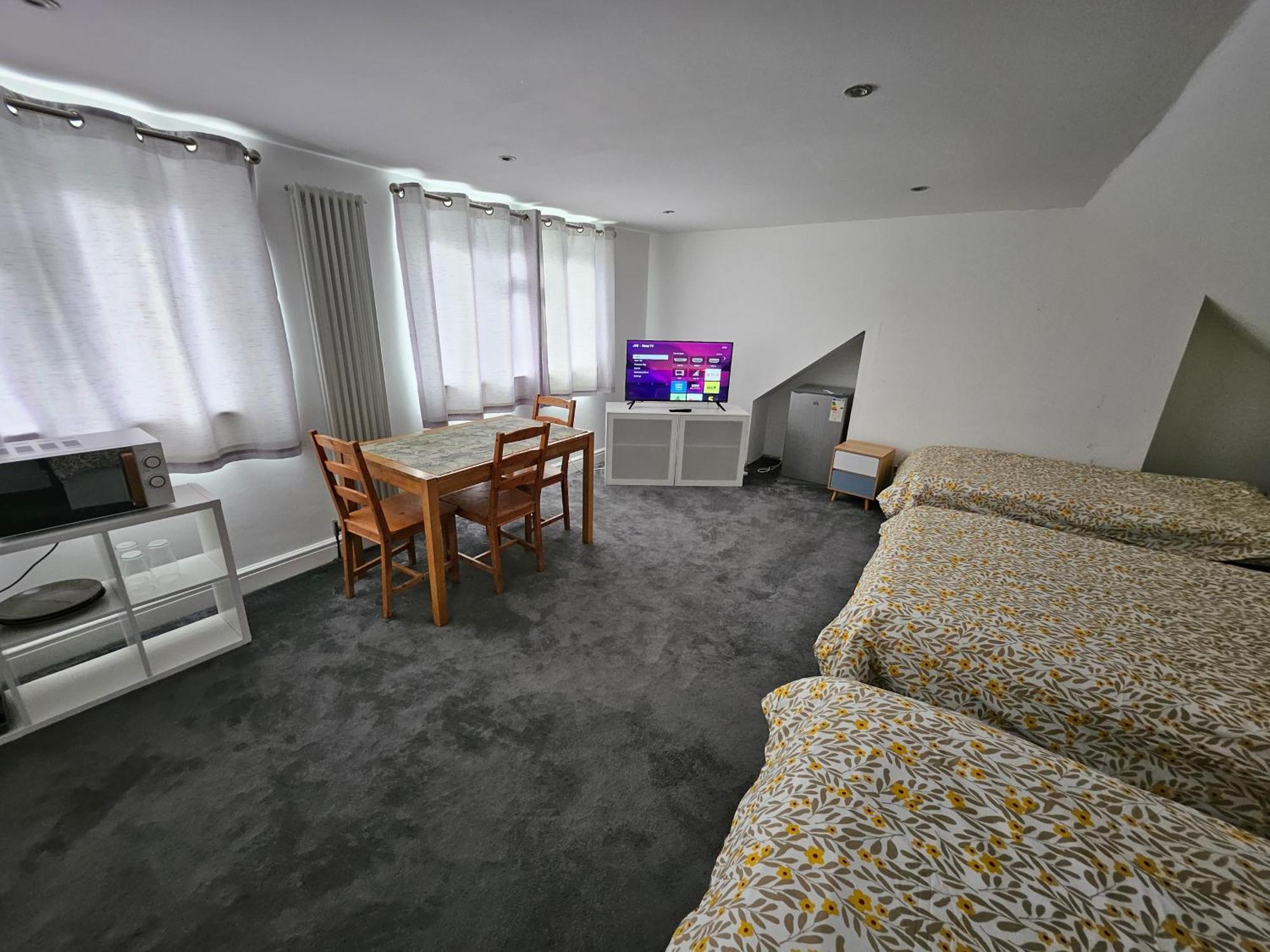 Snoozeden Westmead, Windsor Apartment Exterior photo